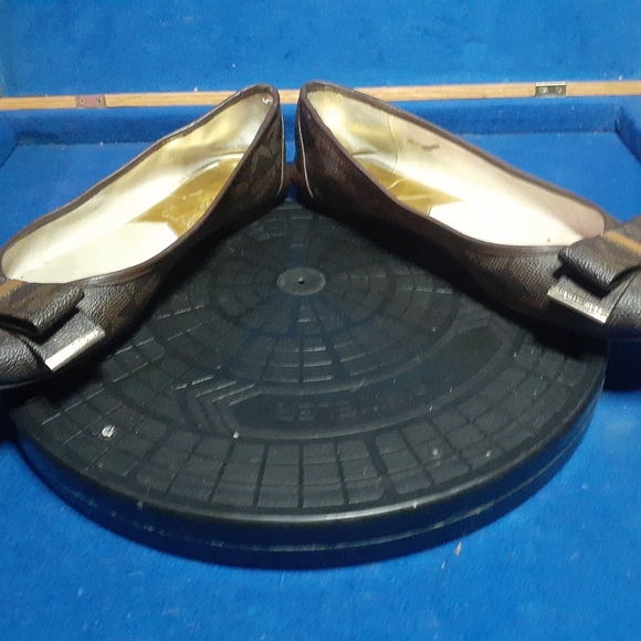 Michael Kors BalletSlip-On Flats With Signature Gold Tone Bow, Sz. 9M-US - Picture 7 of 9
